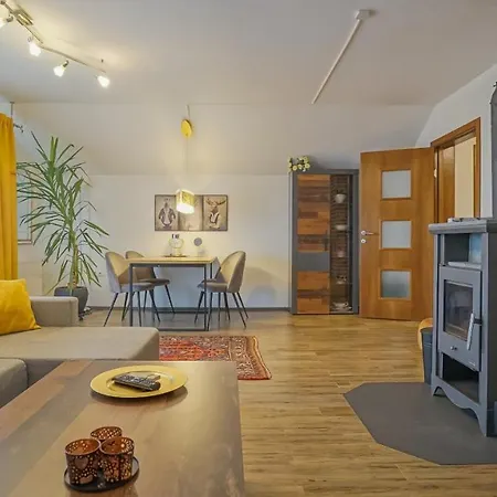 Apartamento Vilux With Indoor Private Parking Braşov Exterior foto