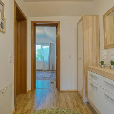 Apartamento Vilux With Indoor Private Parking Braşov Exterior foto